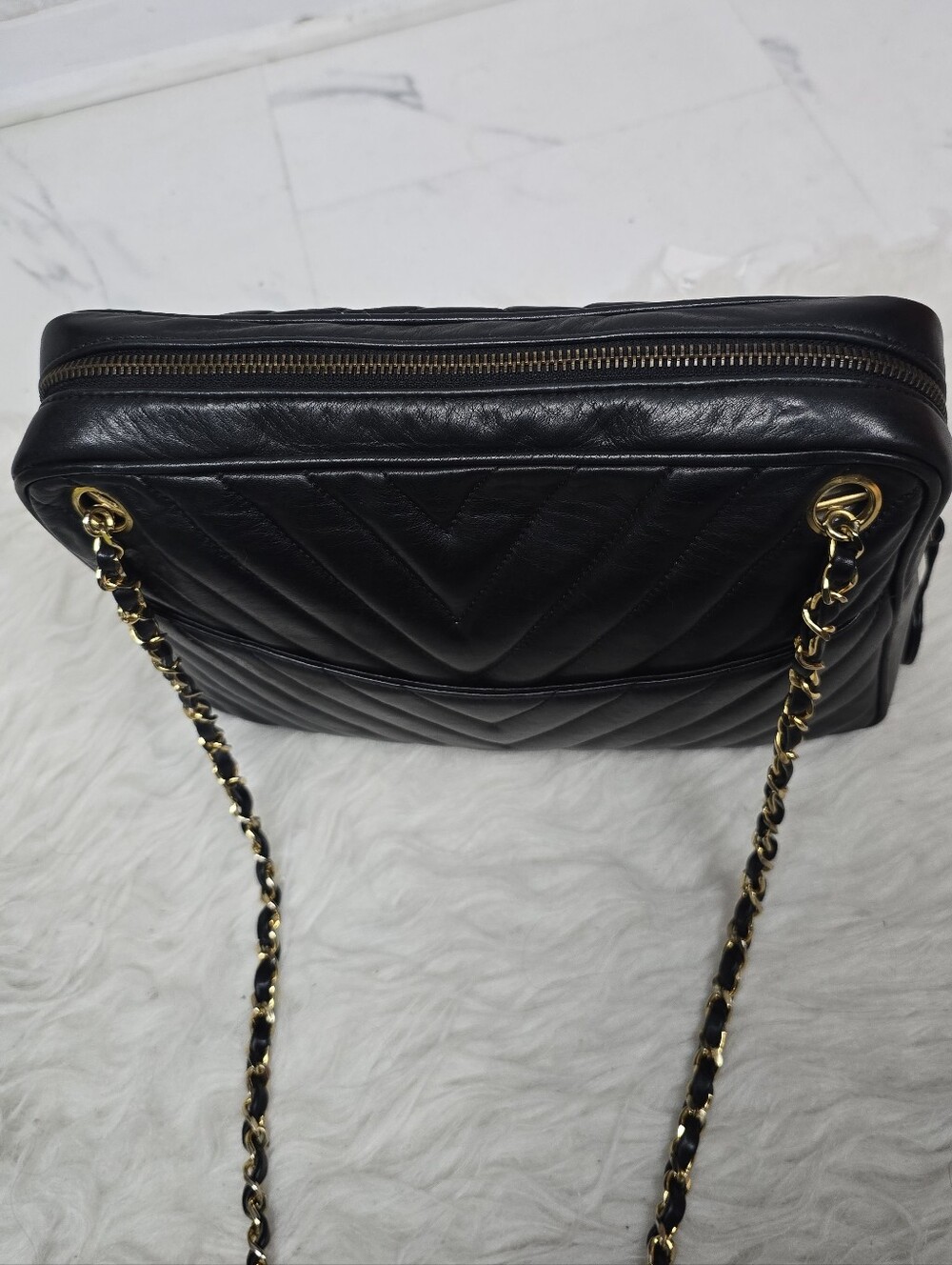 Chanel Black Quilted Leather Shoulder Bag with Gold Chain - Picture 7 of 12